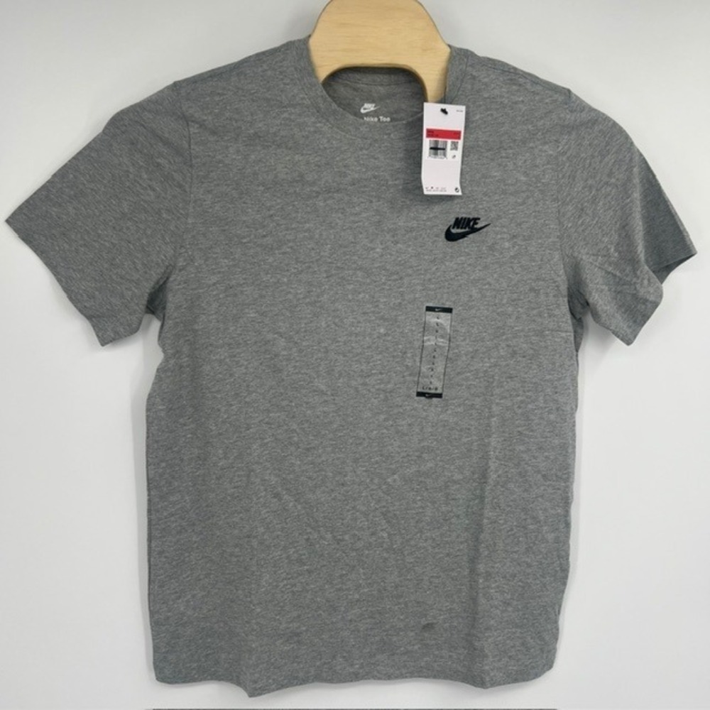 NWT Nike Mens Sportswear Club Tee Grey Heather Embroidered Logo Size Large
